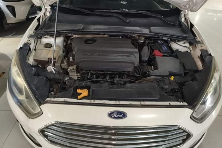 Used Ford Escort 2015 1.5L Automatic Comfort Edition Engine Bay