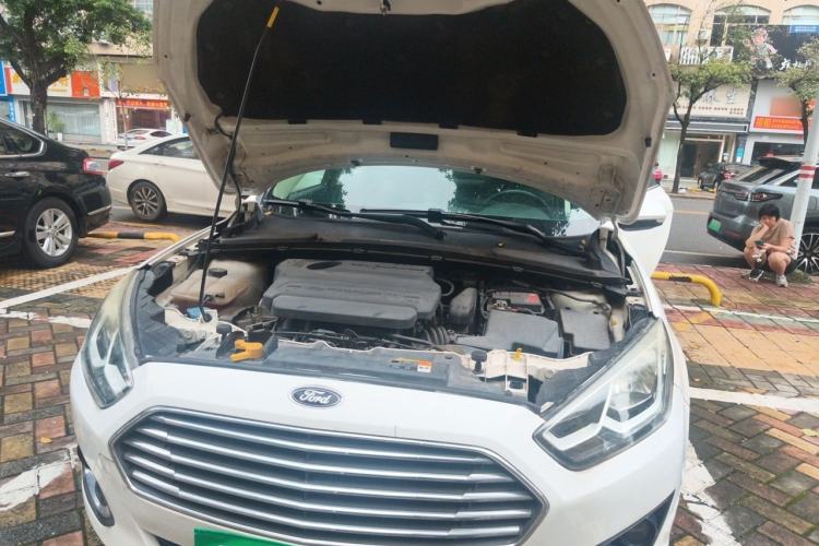 Used Ford Escort 2015 1.5L Automatic Fashion Model Engine Bay