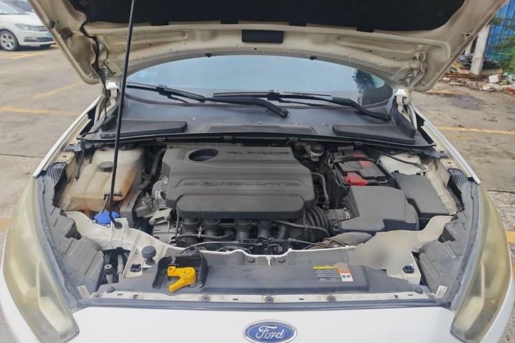 Used Ford Escort 2015 1.5L Manual Comfort Model Engine Bay