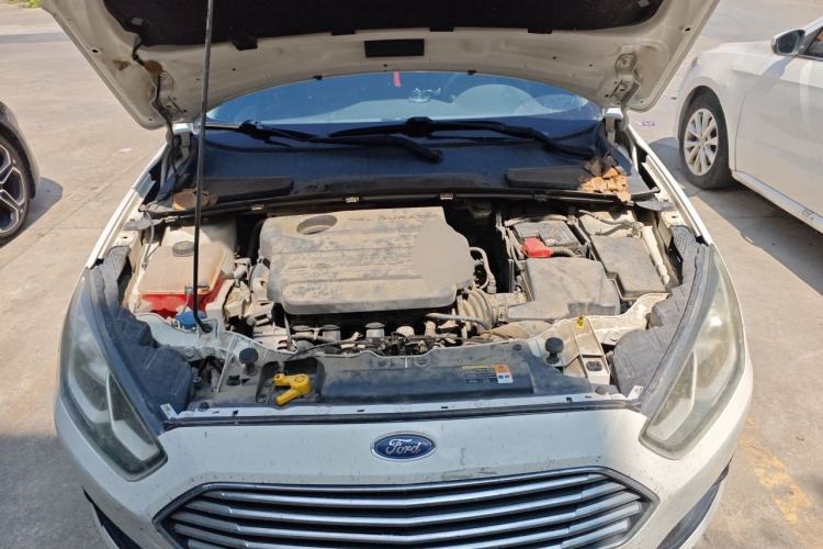 Used Ford Escort 2015 1.5L Manual Comfort Model Engine Bay