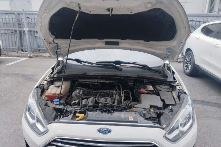 Used Ford Escort 2015 1.5L Manual Comfort Model Engine Bay
