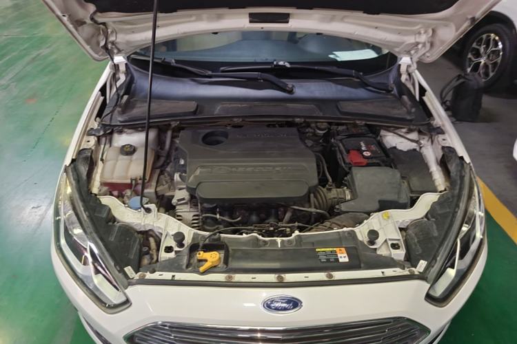 Used Ford Escort 2015 1.5L Manual Comfort Model Engine Bay