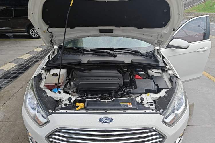 Used Ford Escort 2015 1.5L Automatic Comfort Edition Engine Bay