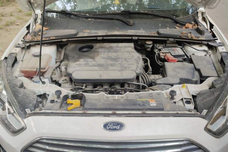Used Ford Escort 2015 1.5L Manual Comfort Model Engine Bay