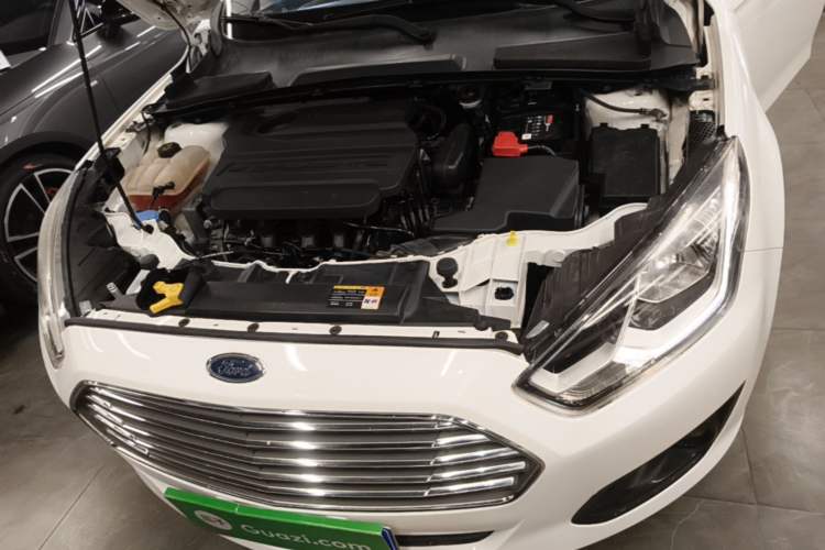 Used Ford Escort 2015 1.5L Automatic Comfort Edition Engine Bay