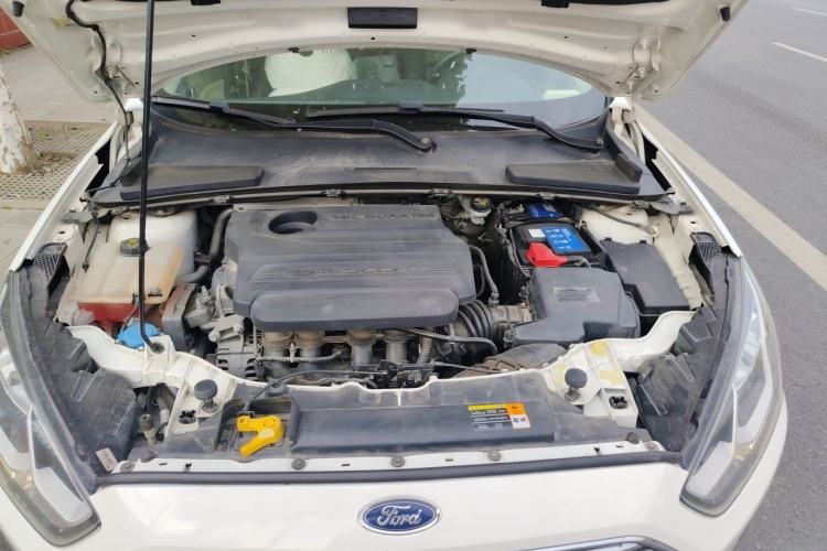 Used Ford Escort 2015 1.5L Manual Comfort Model Engine Bay
