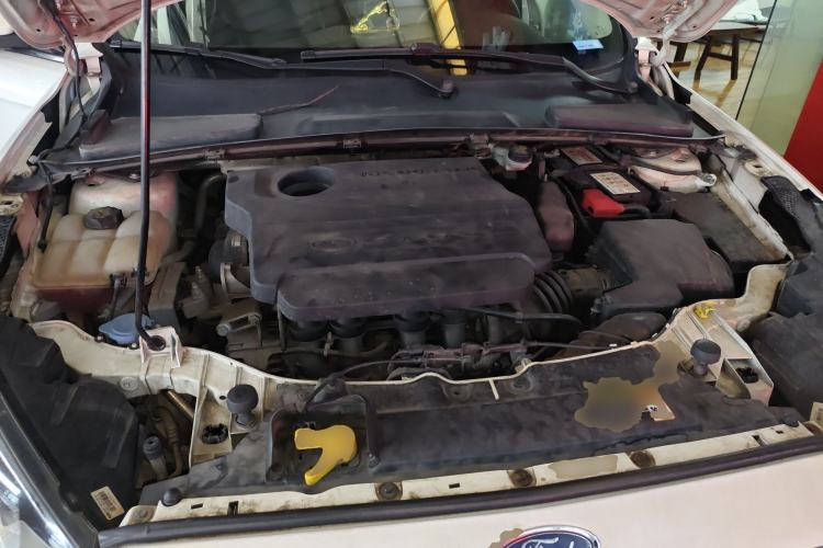 Used Ford Escort 2015 1.5L Automatic Fashion Model Engine Bay