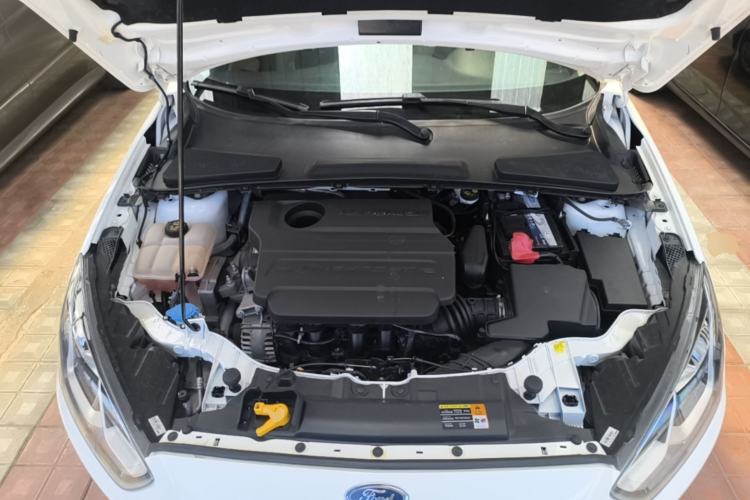 Used Ford Escort 2015 1.5L Automatic Comfort Edition Engine Bay
