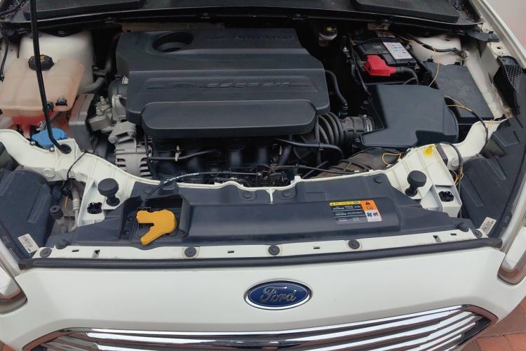 Used Ford Escort 2015 1.5L Manual Comfort Model Engine Bay