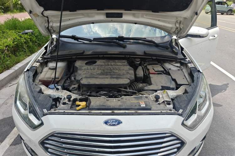 Used Ford Escort 2015 1.5L Automatic Fashion Model Engine Bay