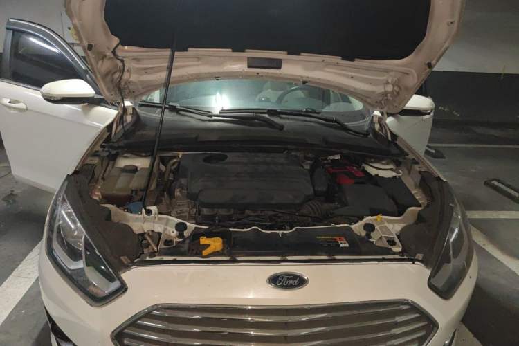 Used Ford Escort 2015 1.5L Automatic Fashion Model Engine Bay