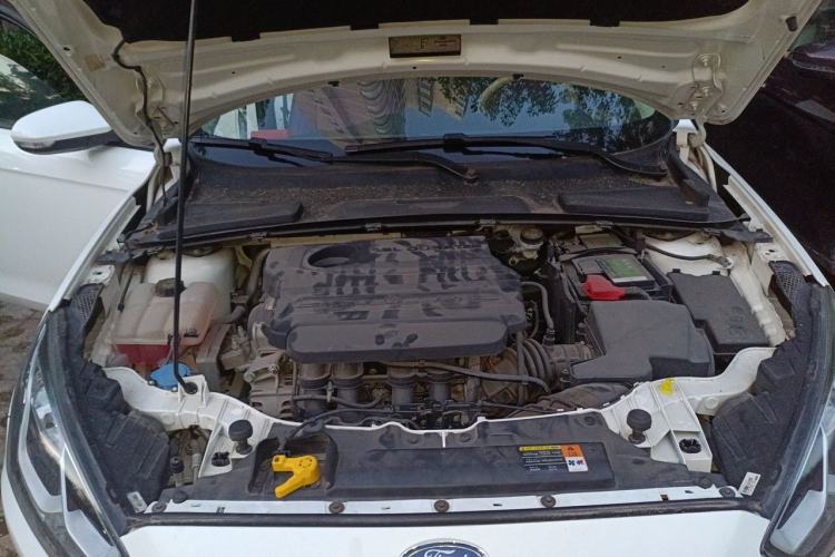 Used Ford Escort 2015 1.5L Manual Comfort Model Engine Bay