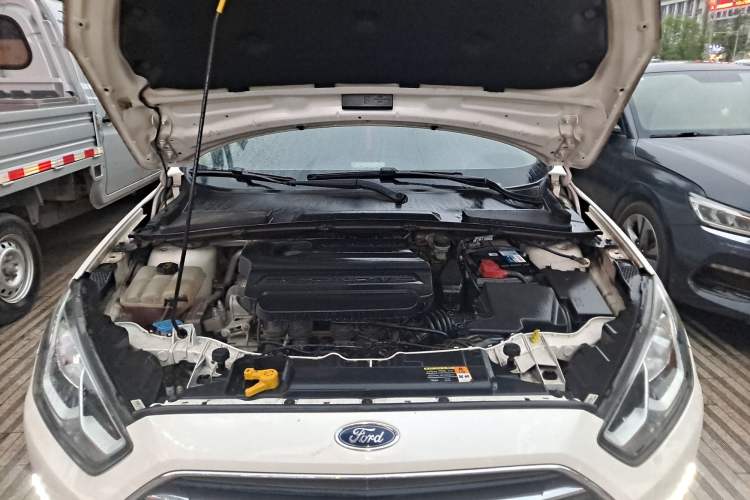 Used Ford Escort 2015 1.5L Automatic Comfort Edition Engine Bay