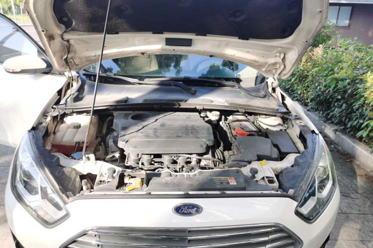 Used Ford Escort 2015 1.5L Manual Comfort Model Engine Bay