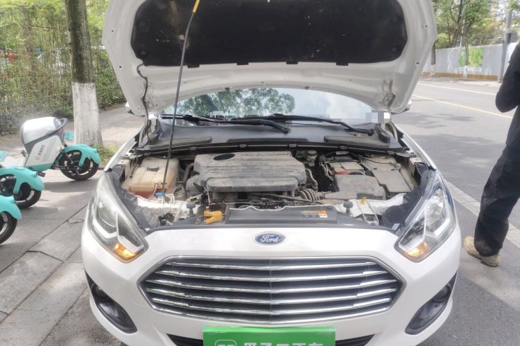 Used Ford Escort 2015 1.5L Manual Comfort Model Engine Bay