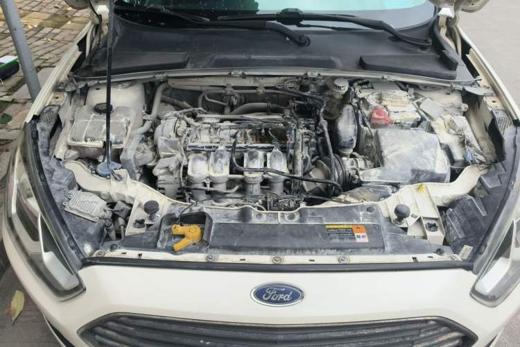 Used Ford Escort 2015 1.5L Automatic Comfort Edition Engine Bay