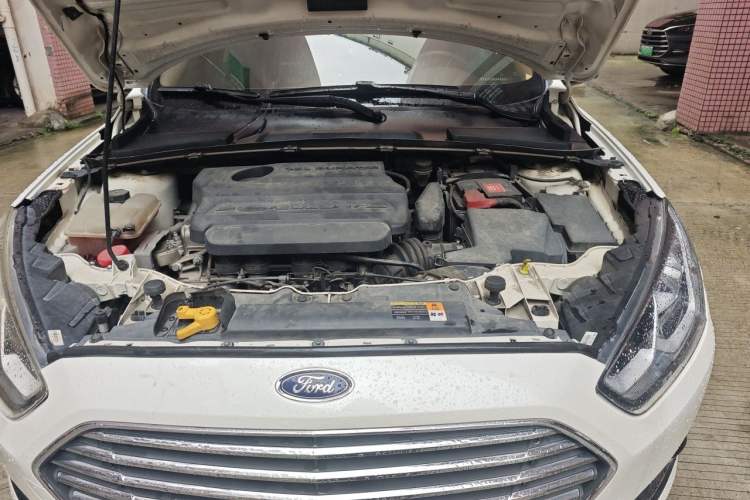 Used Ford Escort 2015 1.5L Automatic Comfort Edition Engine Bay