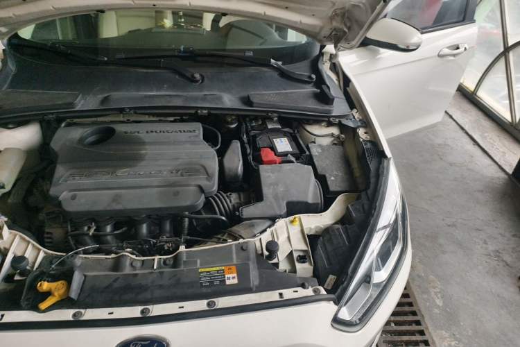 Used Ford Escort 2015 1.5L Automatic Comfort Edition Engine Bay Left