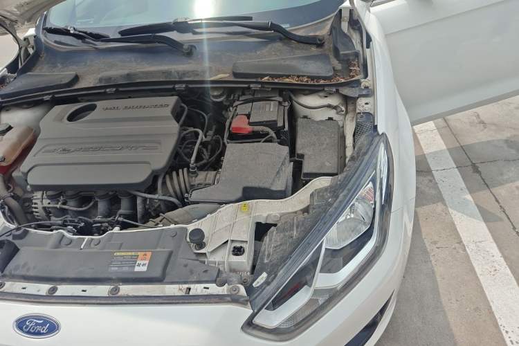 Used Ford Escort 2015 1.5L Manual Comfort Model Engine Bay Left