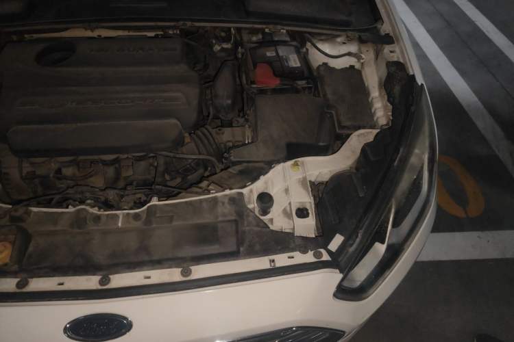 Used Ford Escort 2015 1.5L Automatic Comfort Edition Engine Bay Left