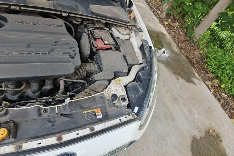 Used Ford Escort 2015 1.5L Automatic Comfort Edition Engine Bay Left
