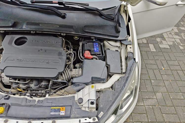 Used Ford Escort 2015 1.5L Manual Comfort Model Engine Bay Left