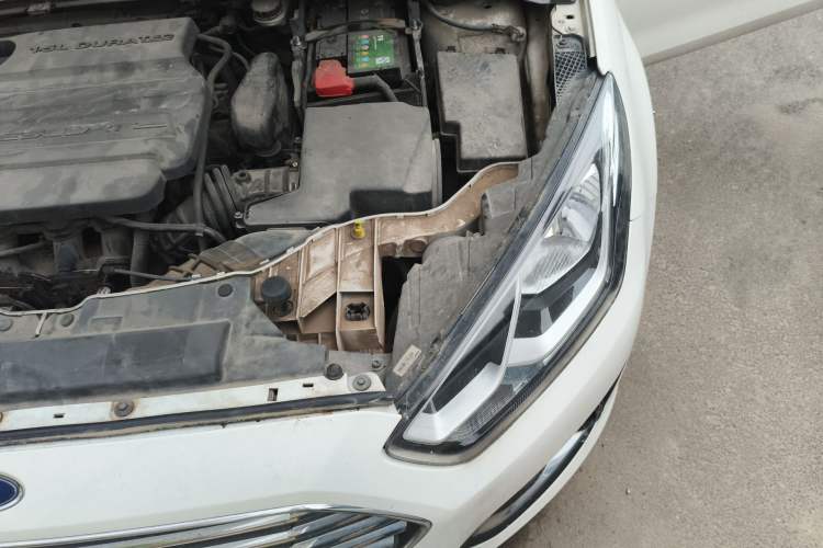 Used Ford Escort 2015 1.5L Automatic Fashion Model Engine Bay Left