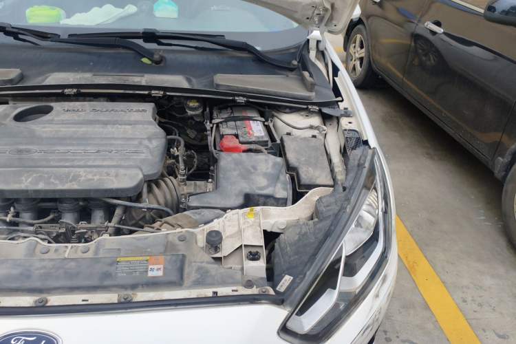 Used Ford Escort 2015 1.5L Manual Fashion Edition Engine Bay Left
