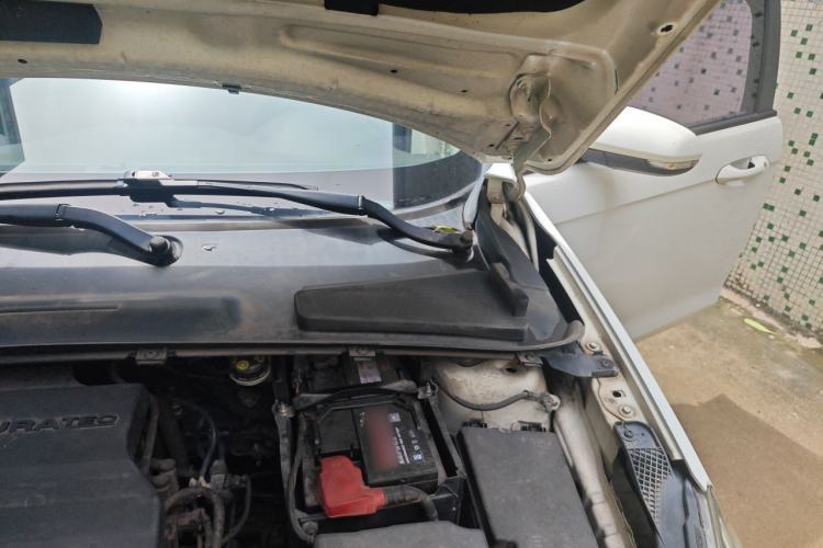 Used Ford Escort 2015 1.5L Manual Comfort Model Engine Bay Left