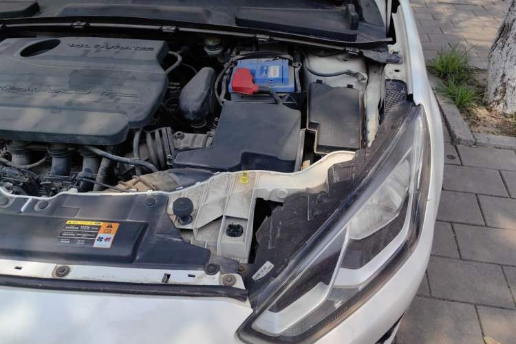 Used Ford Escort 2015 1.5L Automatic Fashion Model Engine Bay Left