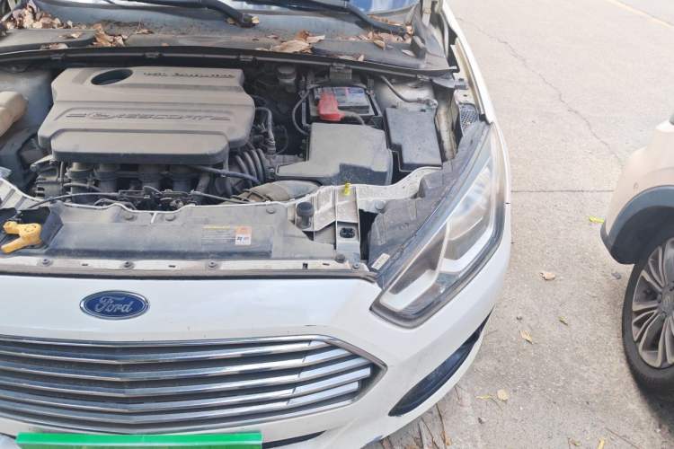 Used Ford Escort 2015 1.5L Manual Comfort Model Engine Bay Left