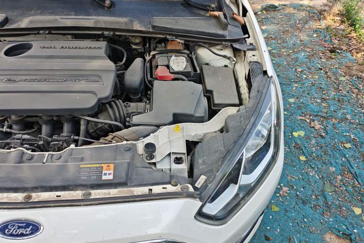 Used Ford Escort 2015 1.5L Automatic Fashion Model Engine Bay Left