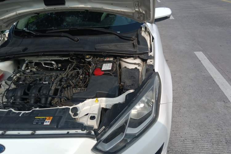 Used Ford Escort 2015 1.5L Manual Fashion Edition Engine Bay Left