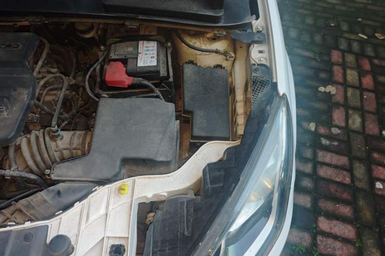 Used Ford Escort 2015 1.5L Manual Fashion Edition Engine Bay Left