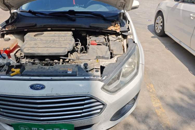 Used Ford Escort 2015 1.5L Manual Comfort Model Engine Bay Left