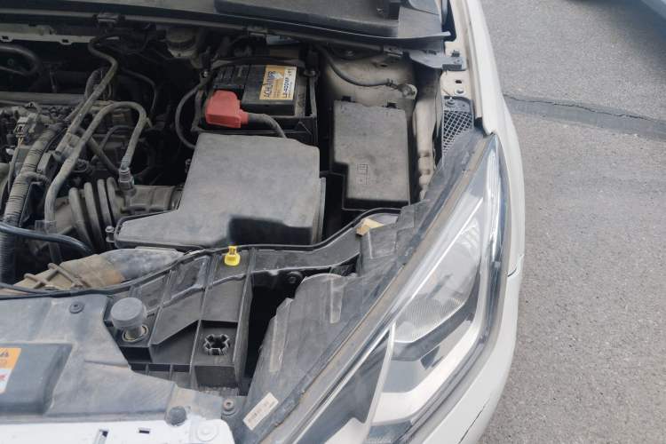 Used Ford Escort 2015 1.5L Manual Comfort Model Engine Bay Left