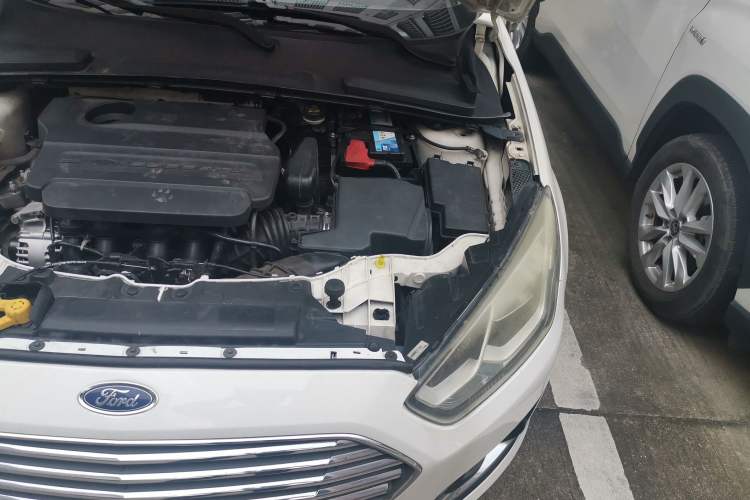 Used Ford Escort 2015 1.5L Automatic Comfort Edition Engine Bay Left