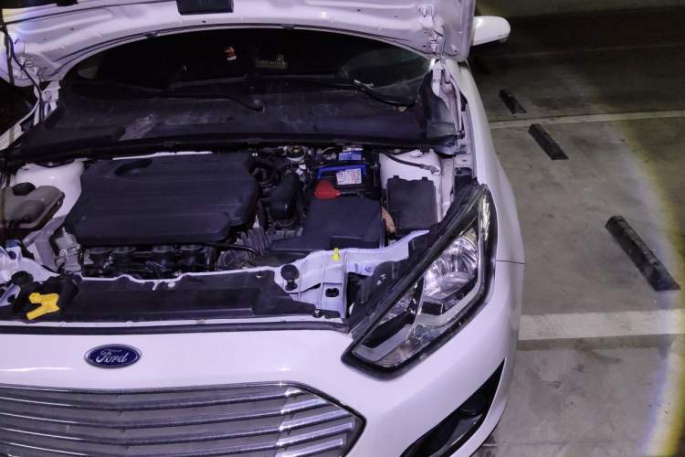Used Ford Escort 2015 1.5L Automatic Fashion Model Engine Bay Left