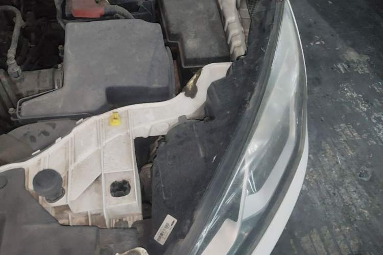 Used Ford Escort 2015 1.5L Manual Fashion Edition Engine Bay Left