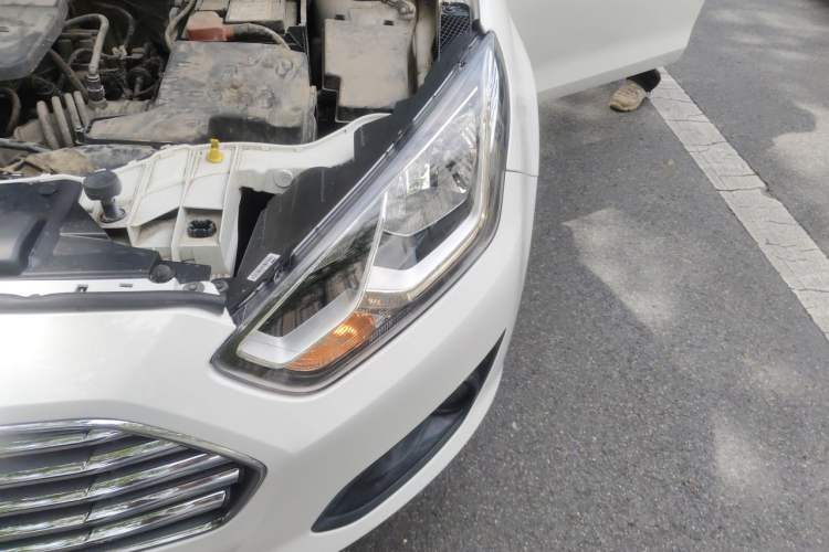 Used Ford Escort 2015 1.5L Manual Comfort Model Engine Bay Left
