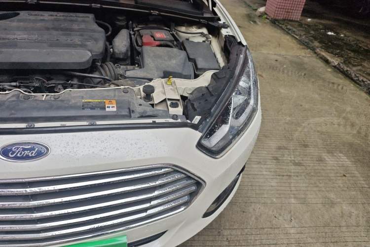 Used Ford Escort 2015 1.5L Automatic Comfort Edition Engine Bay Left