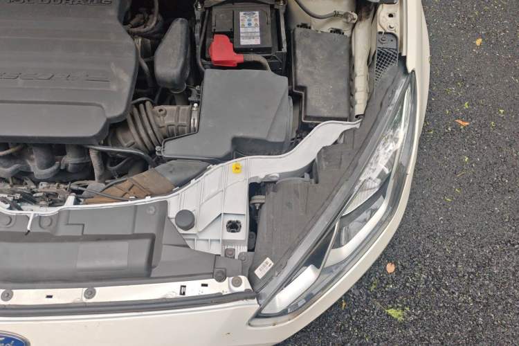 Used Ford Escort 2015 1.5L Automatic Fashion Model Engine Bay Left