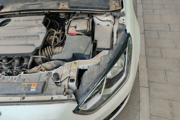 Used Ford Escort 2015 1.5L Manual Comfort Model Engine Bay Left