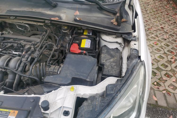 Used Ford Escort 2015 1.5L Manual Comfort Model Engine Bay Left