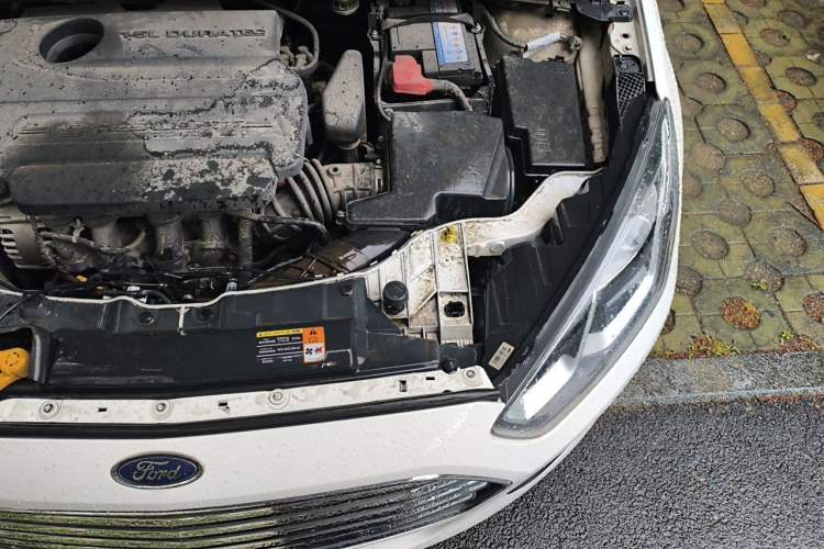 Used Ford Escort 2015 1.5L Automatic Fashion Model Engine Bay Left