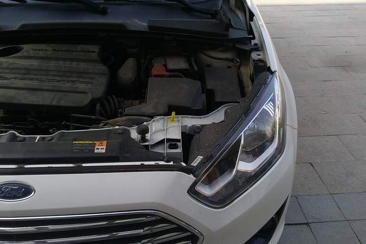 Used Ford Escort 2015 1.5L Automatic Comfort Edition Engine Bay Left