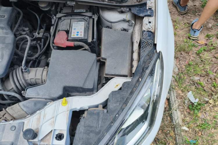Used Ford Escort 2015 1.5L Manual Fashion Edition Engine Bay Left