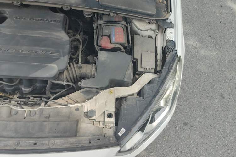 Used Ford Escort 2015 1.5L Manual Comfort Model Engine Bay Left