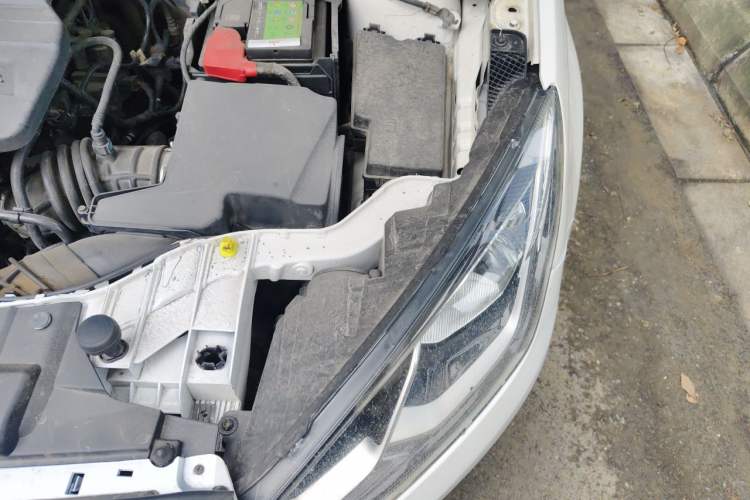 Used Ford Escort 2015 1.5L Manual Fashion Edition Engine Bay Left