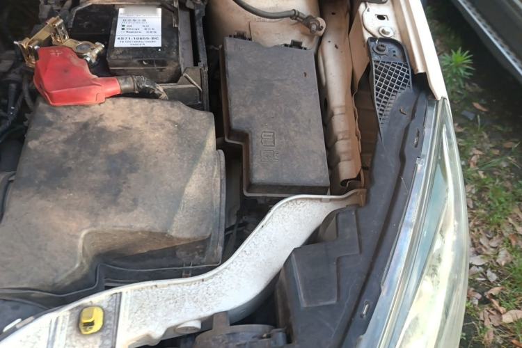 Used Ford Escort 2015 1.5L Manual Comfort Model Engine Bay Left